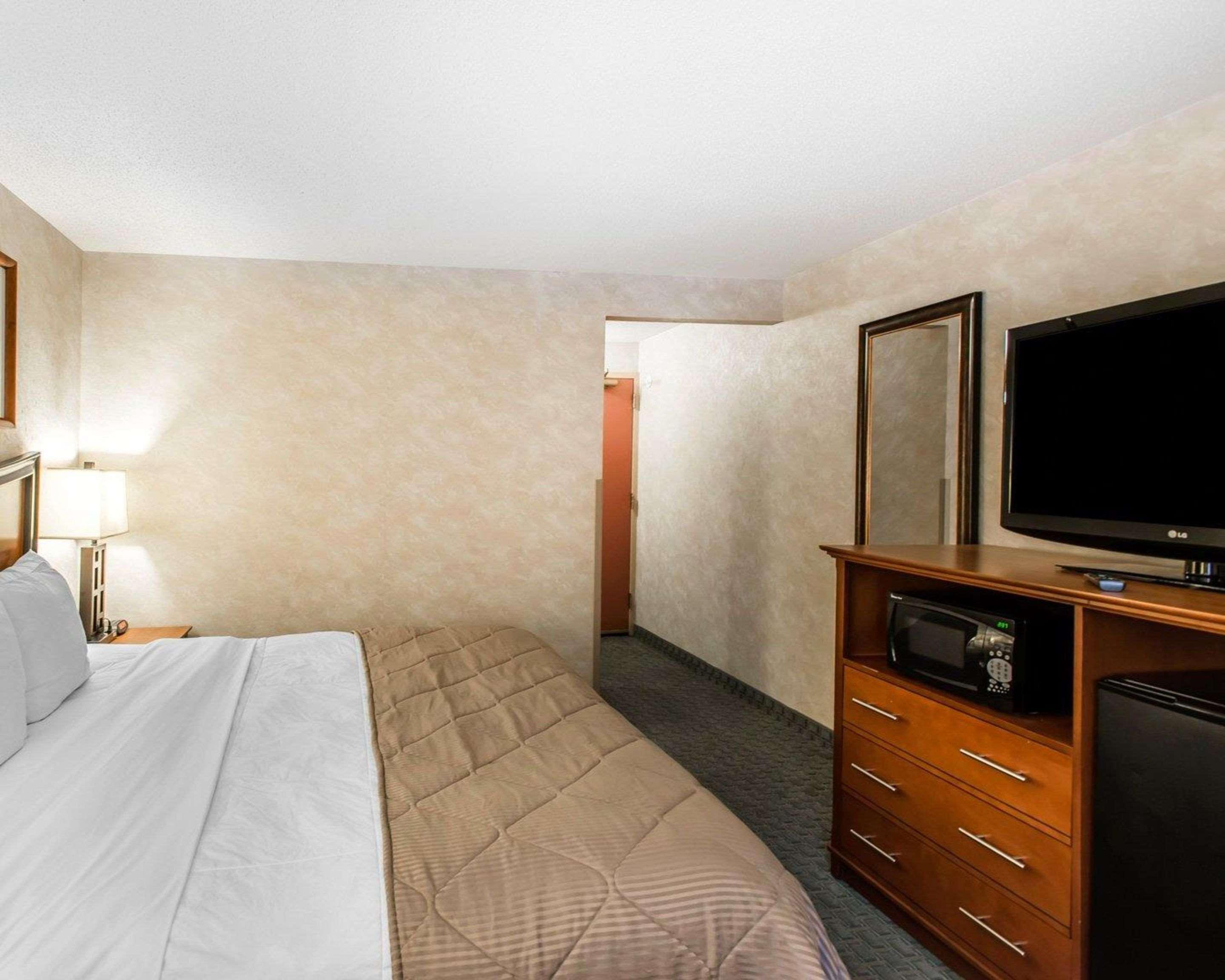 Quality Inn And Conference Center Greeley Downtown Bagian luar foto