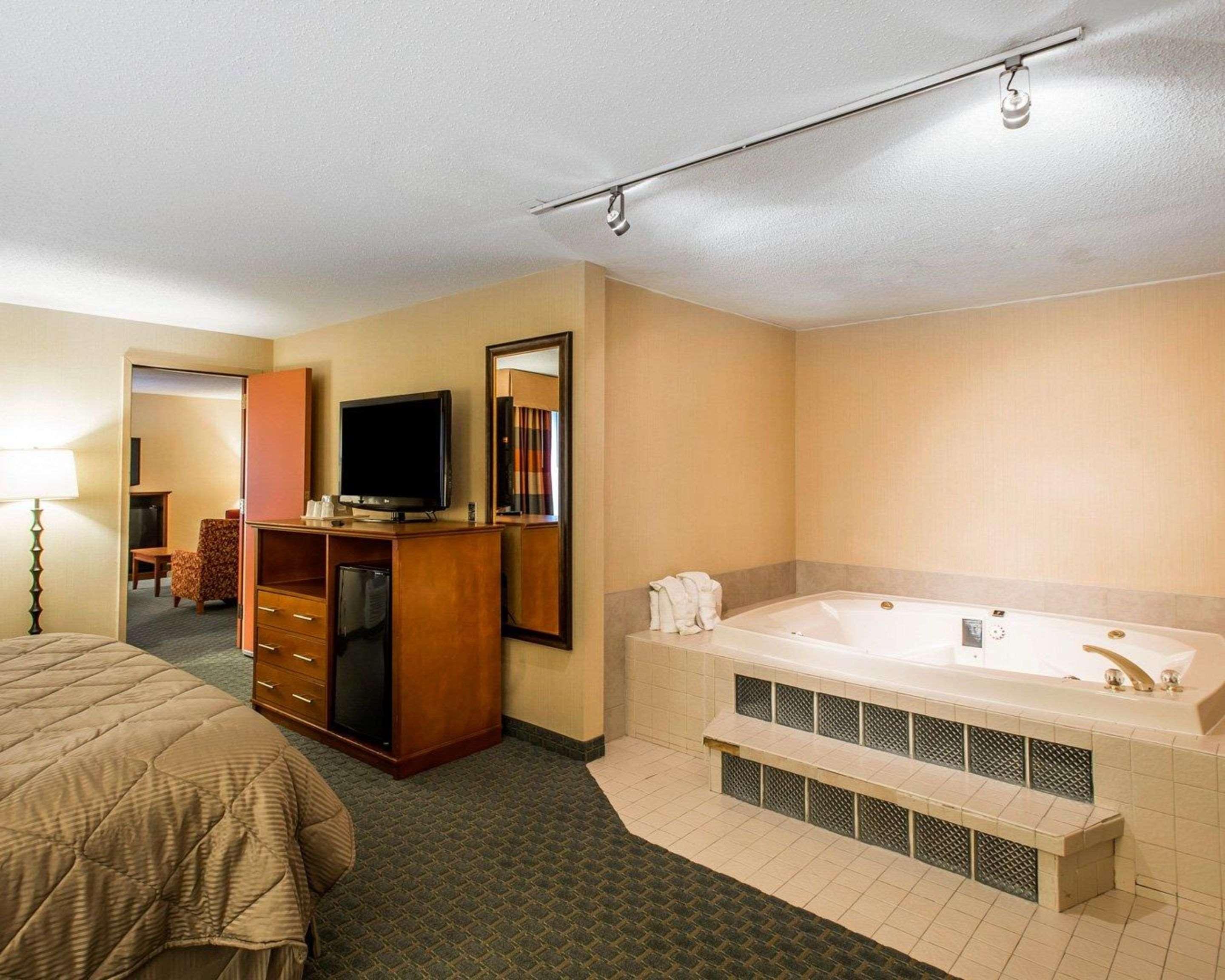 Quality Inn And Conference Center Greeley Downtown Bagian luar foto