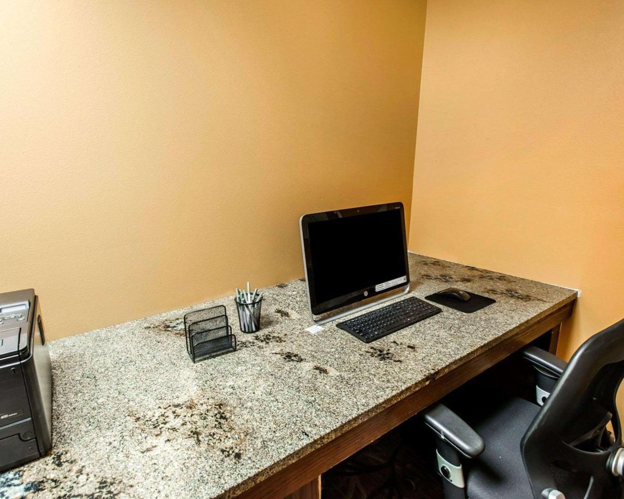 Quality Inn And Conference Center Greeley Downtown Bagian luar foto
